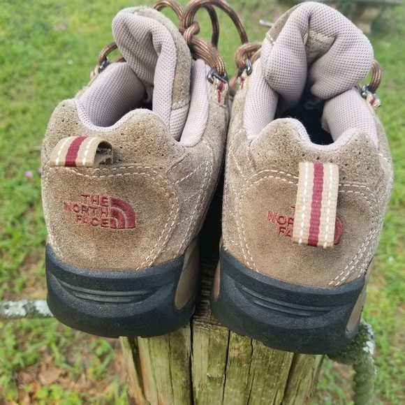 The North Face suede hiking boots, in EUC, in khaki brown and cream color sz 9 - Picture 4 of 10